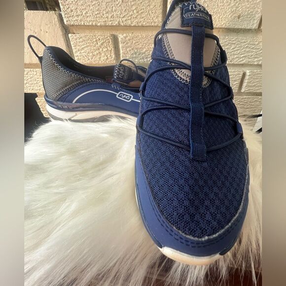 Slip on Tennis Shoes - Picture 3 of 12